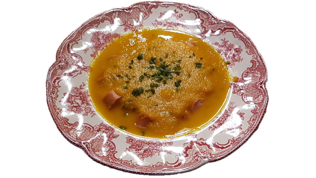 Spicy Carrot-Ginger-Soup with sausages